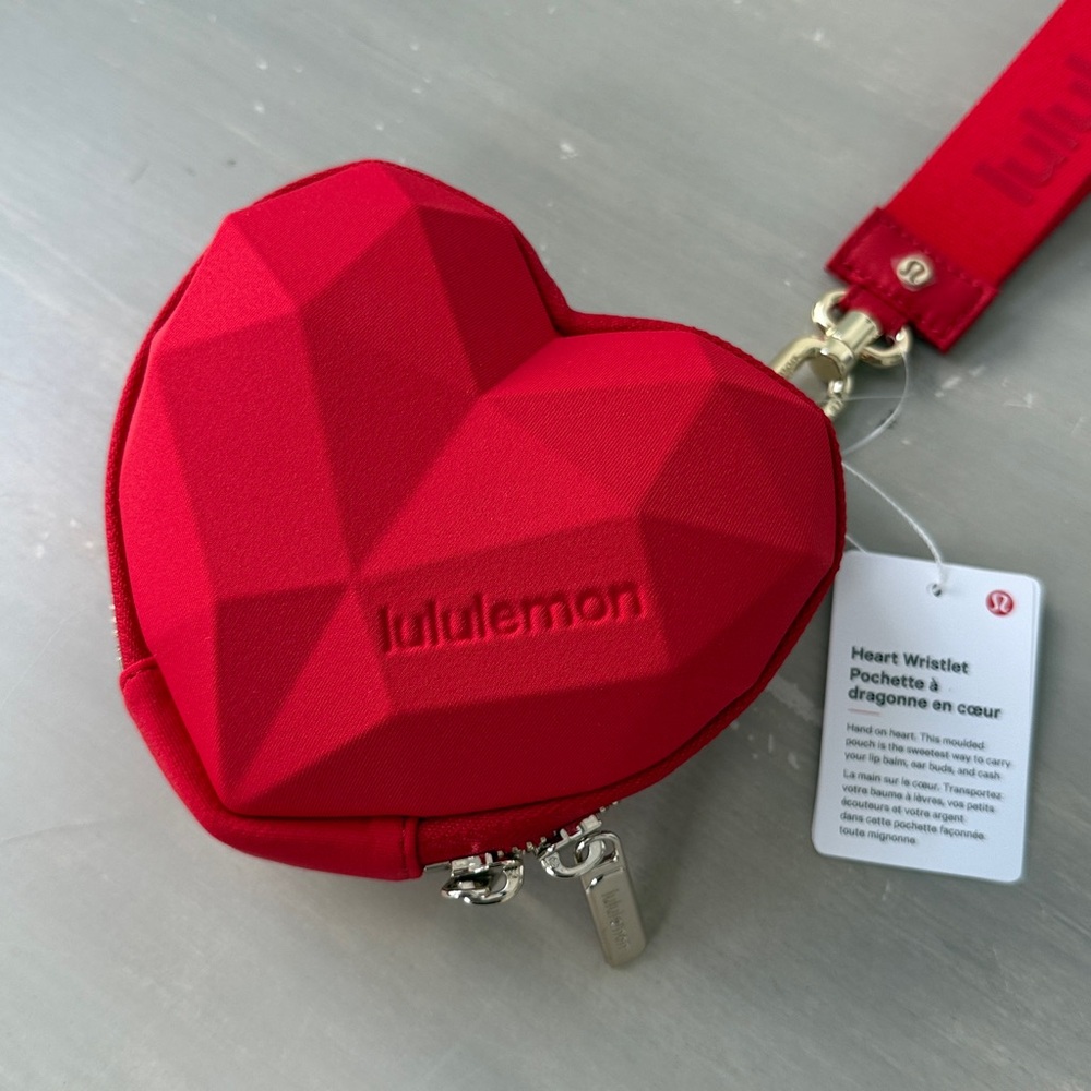 NWT Lululemon Heart Wristlet Bag Oxford Red - Picture 3 of 10